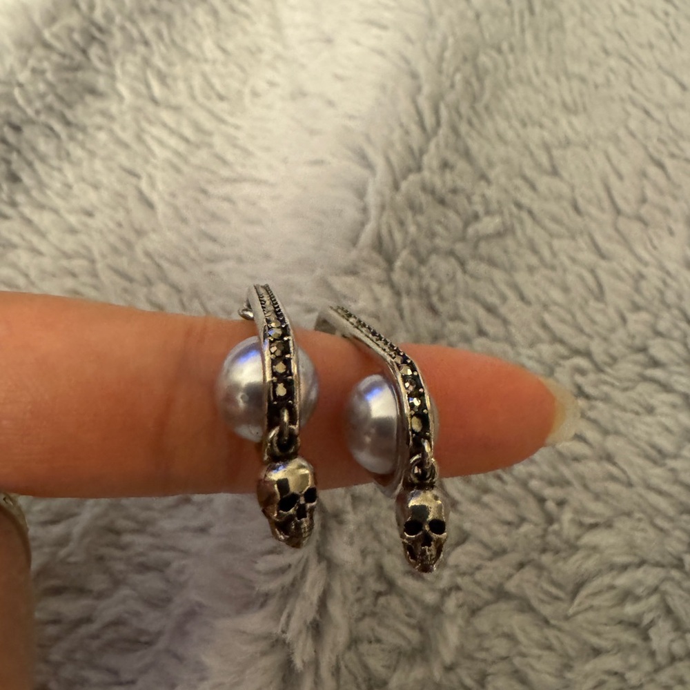 Alexander McQueen Silver Skull Pearl Drop Earrings